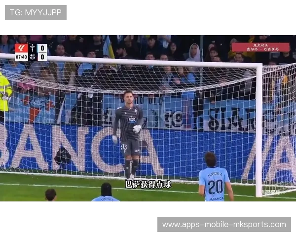 巴萨莱万任意球点燃全场球迷热情再添进球