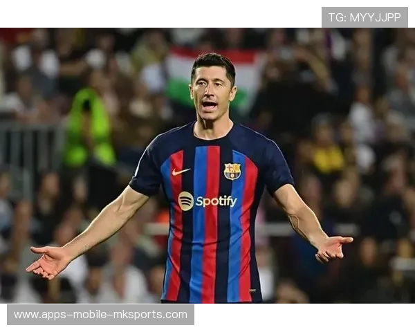 巴萨莱万头球冲顶完成弧线奇迹