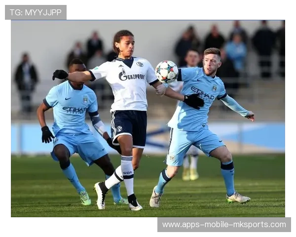 尤文外线一脚洞穿后排