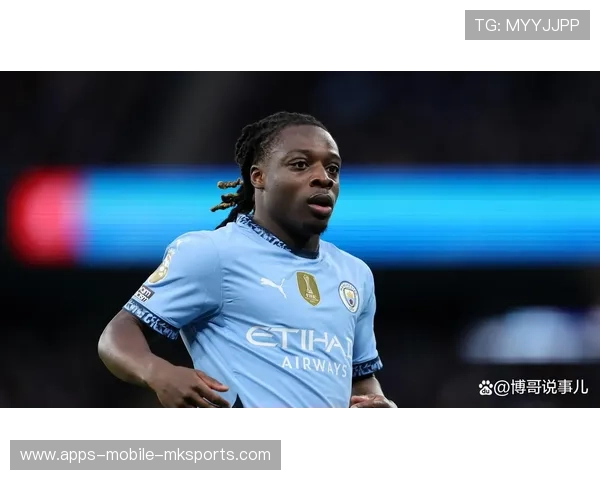 曼城从右路连续推进，多库传中未被接应