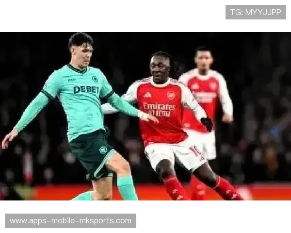 萨卡角球助攻队友头球建功